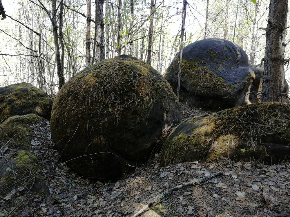 Древние валуны