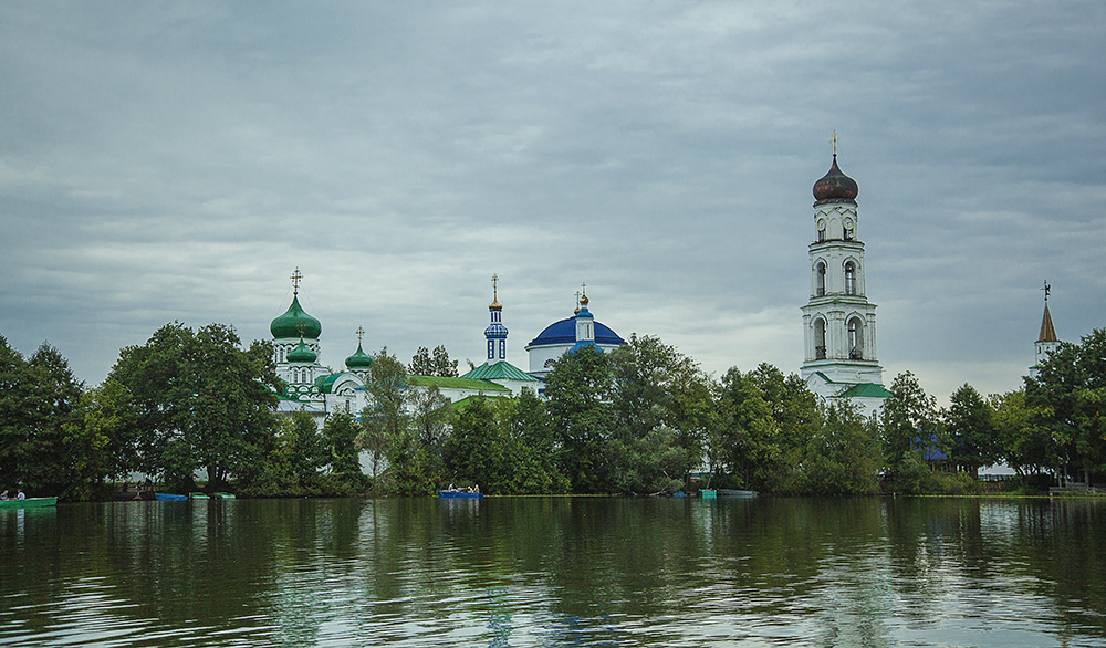 Пруд у Раифского монастыря