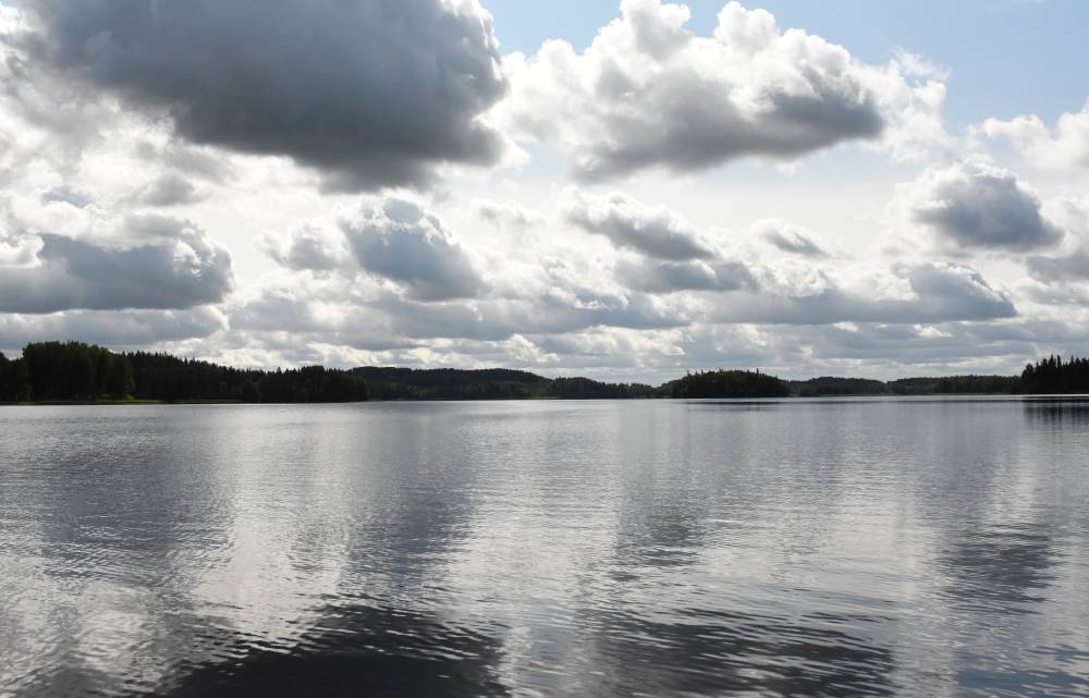 Pühajärv kauge Kloostrisaarega 