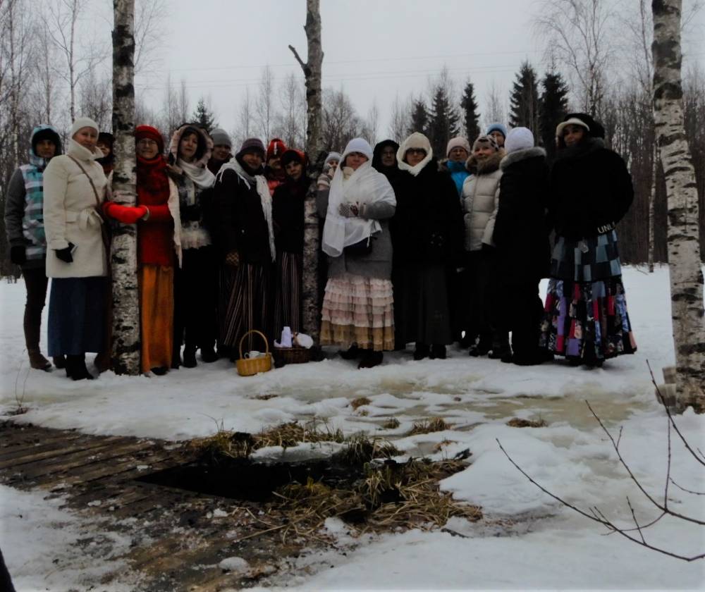 Marjapunapäeva päikesetõus Laiuse Siniallikal