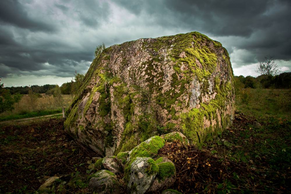 Jaagu-Mihkli hiiekivi