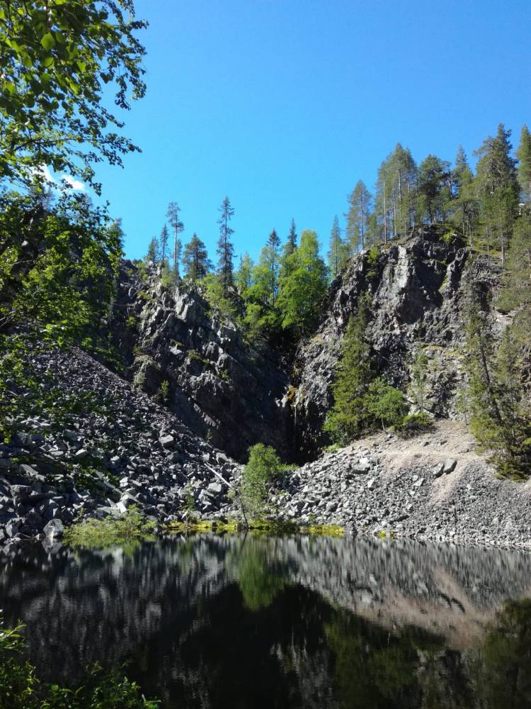 Pyhäkaste Fell and Lake