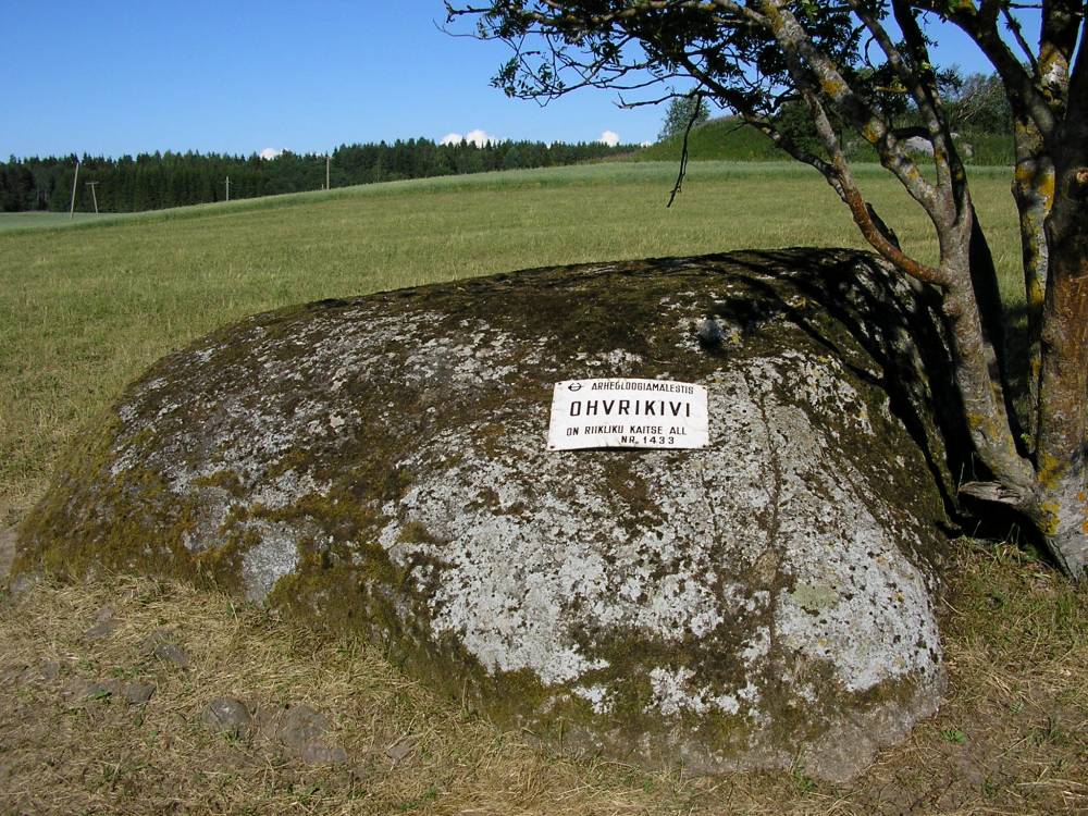 Ohvrikivi Kalmumäe jalamil