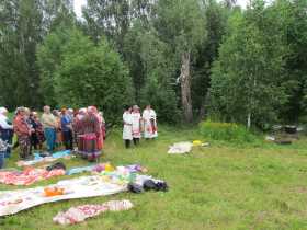 Общедеревенские моления в деревне Карамас-Пельга.